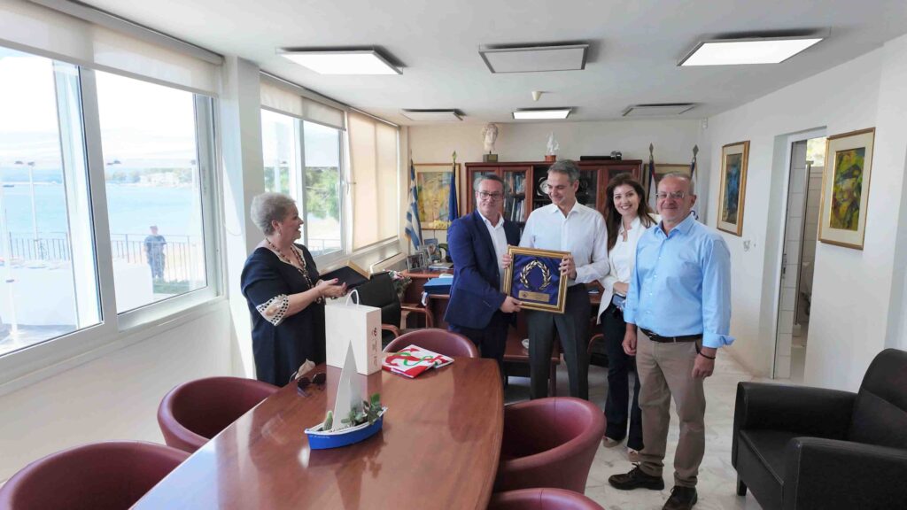 Δημαρχείο Ερέτριας
  Ν. Γουρνής Δήμαρχος Ερέτριας
Βουλευτές Νομού Ευβοίας